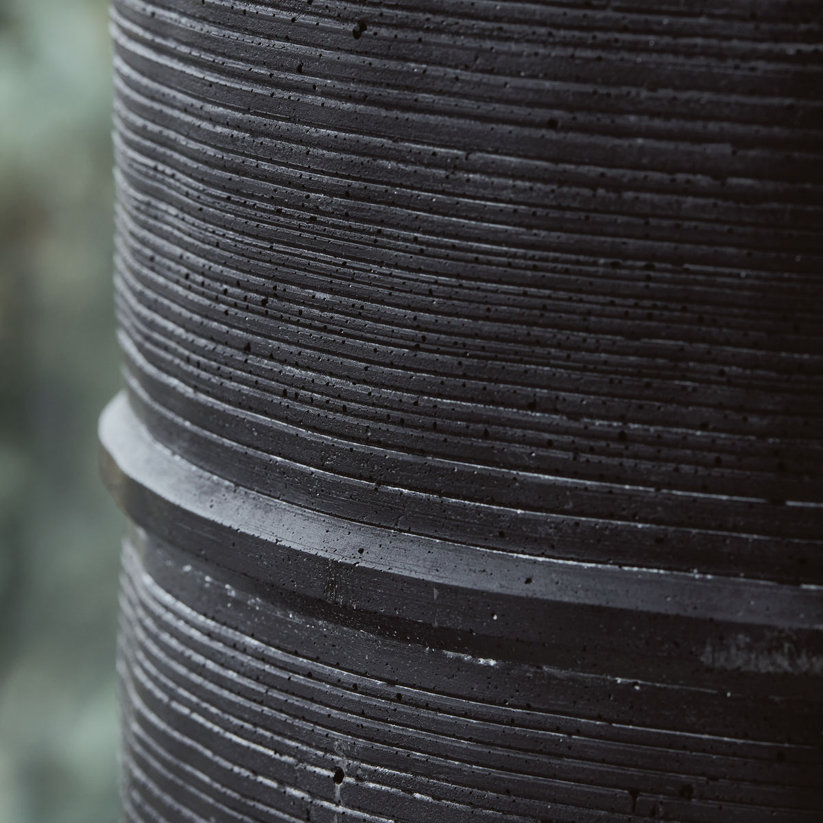 Médico da casa - Pote de ervas, terra, concreto - H: 28 cm, dia: 28 cm