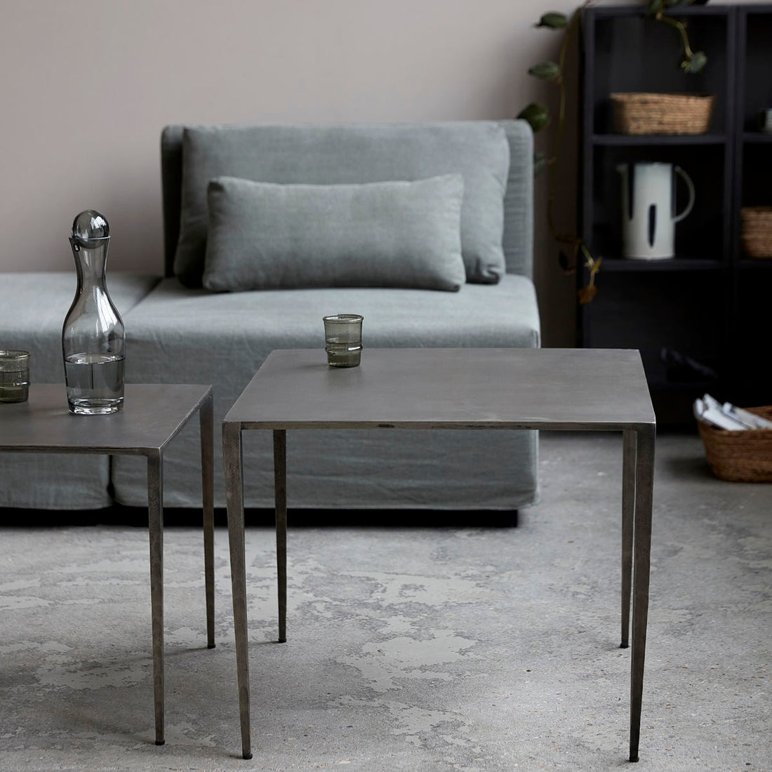 Mesa do lado do médico da casa, Ranchi, Antique Gray-L: 60 cm, W: 60 cm, H: 50 cm