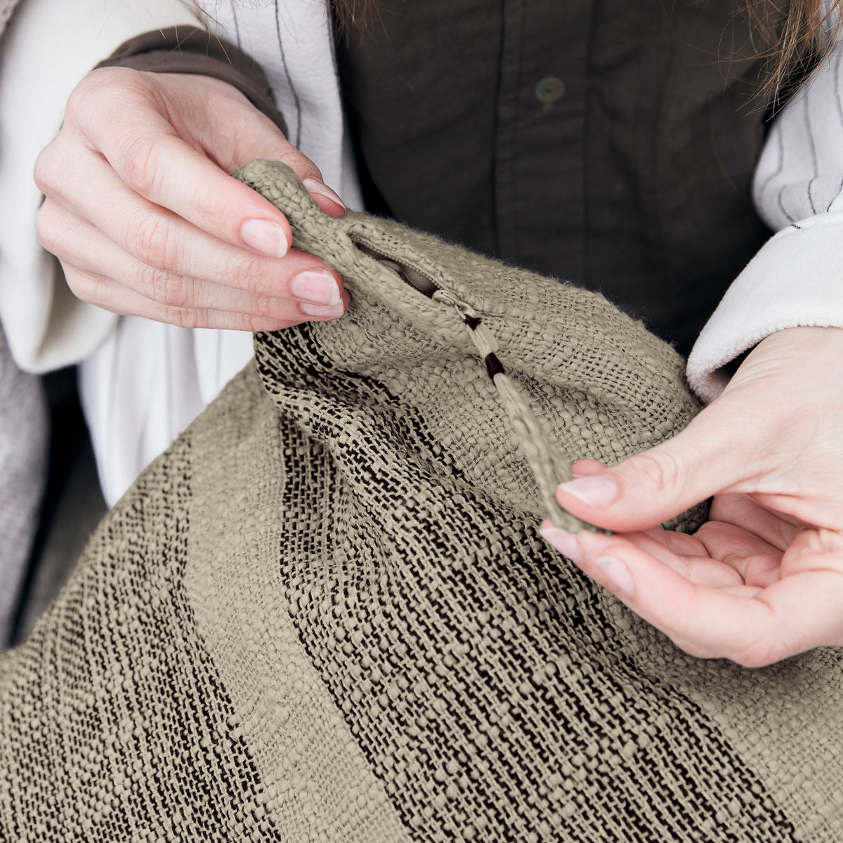 Capa de almofada decorativa By Nord, Ashild, Haze w. carvão-l: 60 cm, w: 60 cm