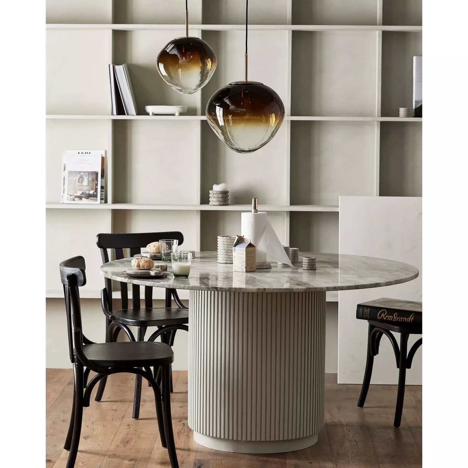 Mesa de jantar redonda de Erie em madeira e mármore - Ø140 cm - branco cru, marrom, bege