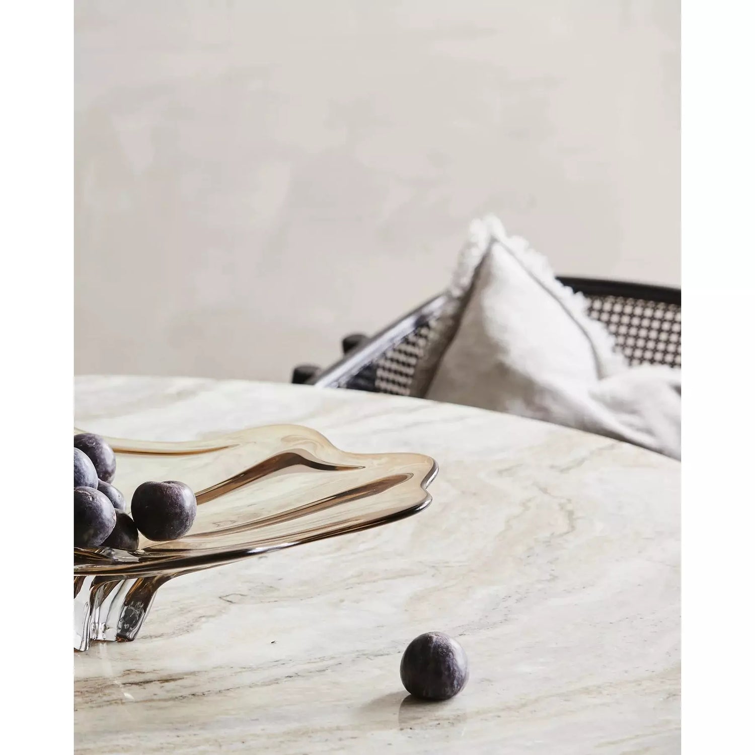 Mesa de jantar redonda de Erie em madeira e mármore - Ø140 cm - branco cru, marrom, bege