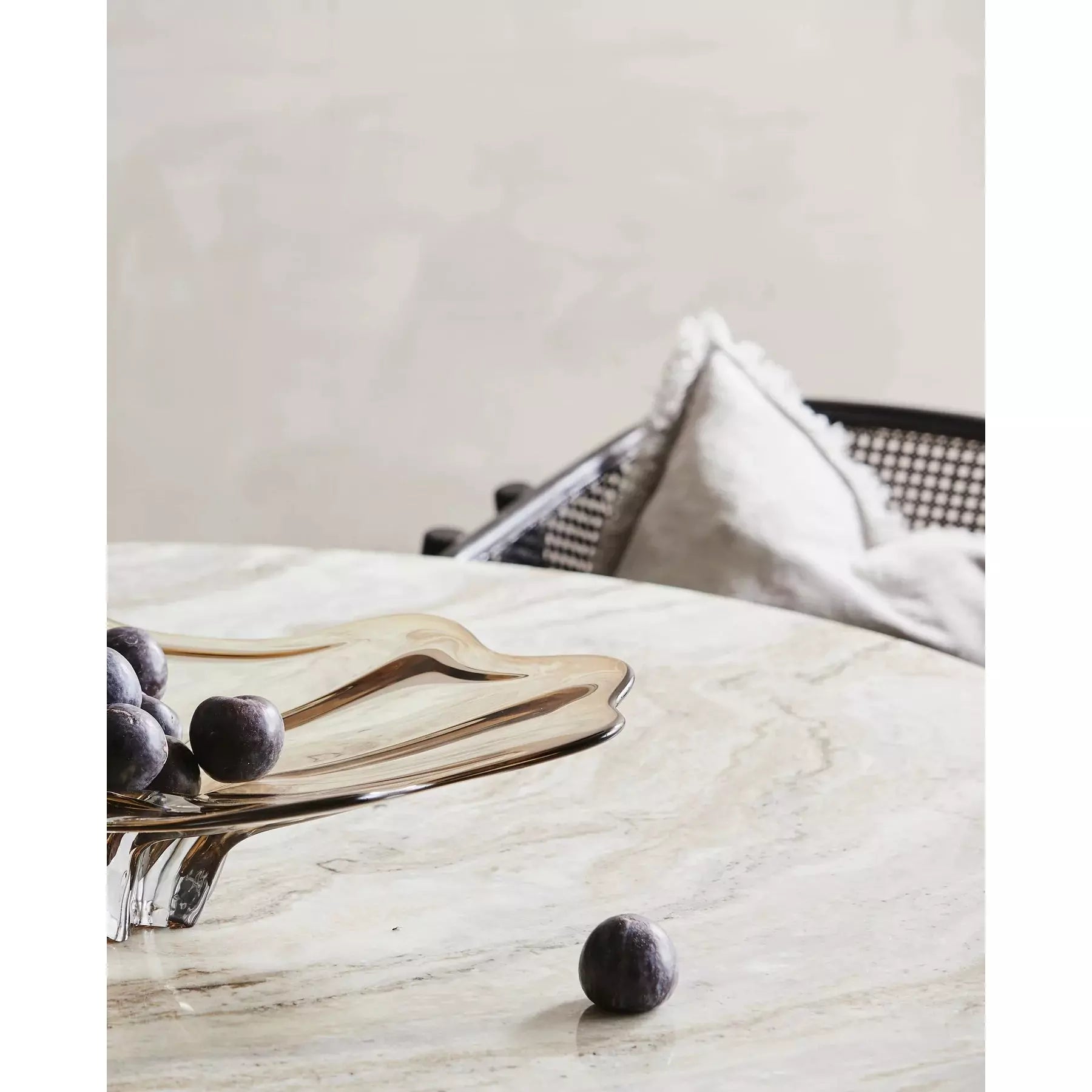 Mesa de jantar redonda de Erie em madeira e mármore - Ø140 cm - branco cru, marrom, bege
