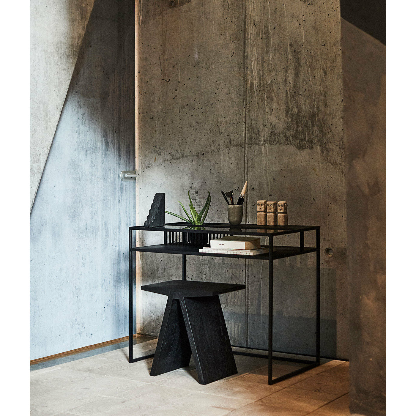 Muubs Skrivebord Denver - Sort m/sort glas - Jern og hærdet glas - W: 90 H: 74 D: 50 cm - DesignGaragen.dk.