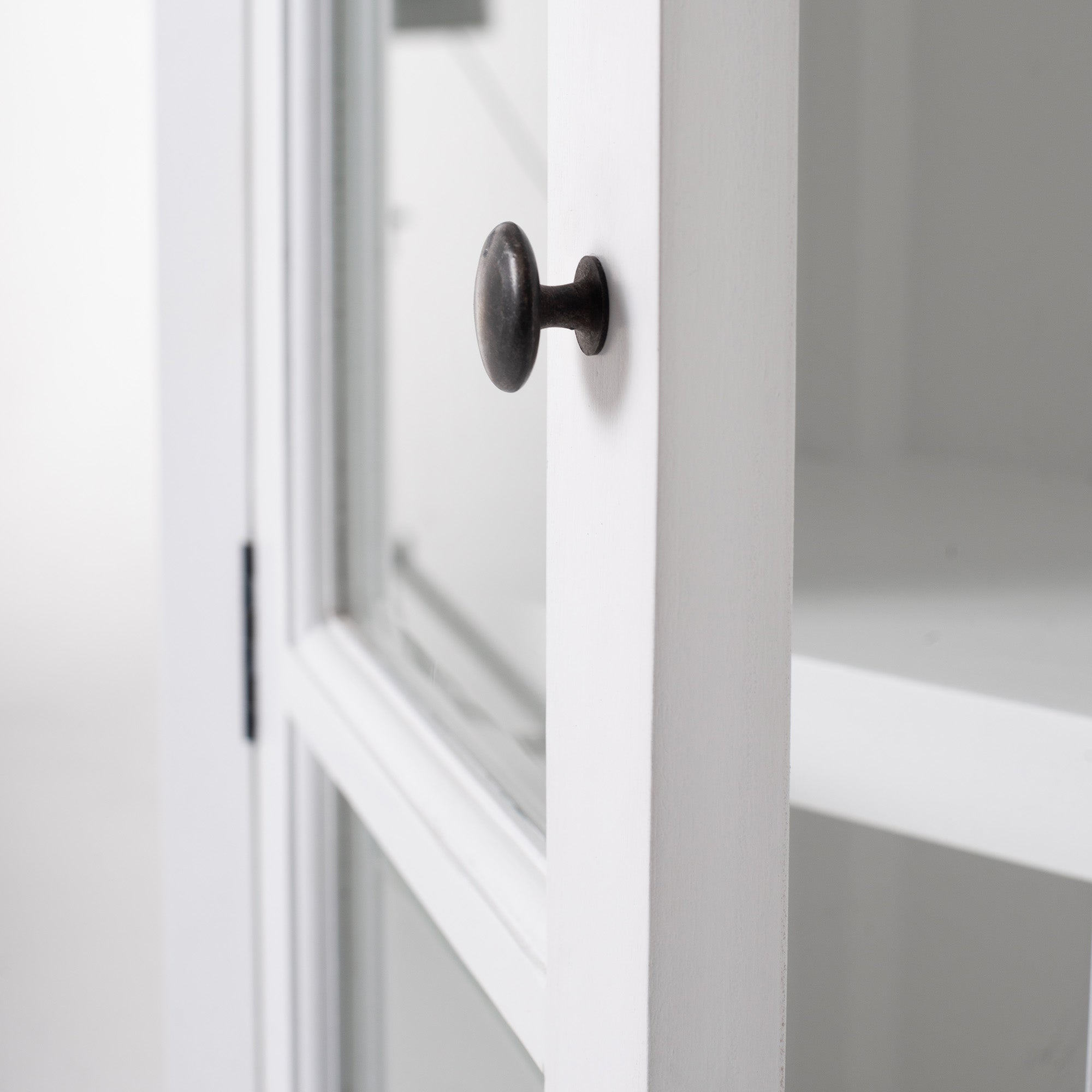 Halifax Vitrineskab med 2 glaslåger - NovaSolo - DesignGaragen.dk