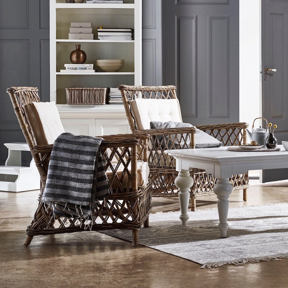 Wickerworks Marquês Mão -poltrona em rattan natural com almofadas (vendidas como par)