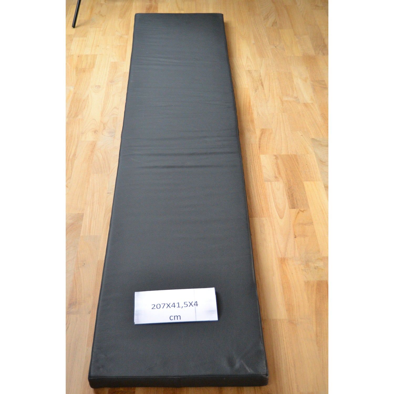 Almofada em couro preto 207x41.5x4 cm