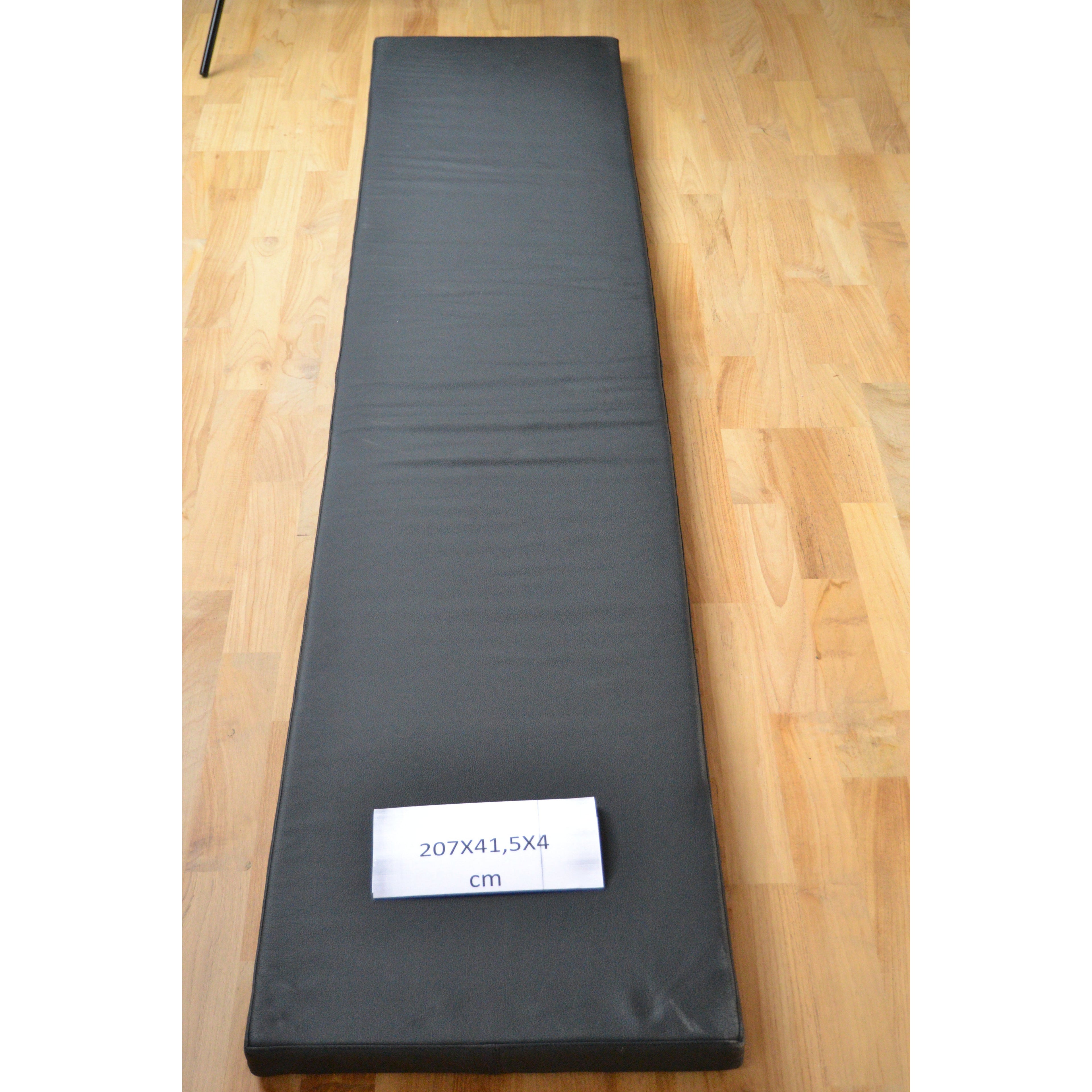 Almofada em couro preto 207x41.5x4 cm