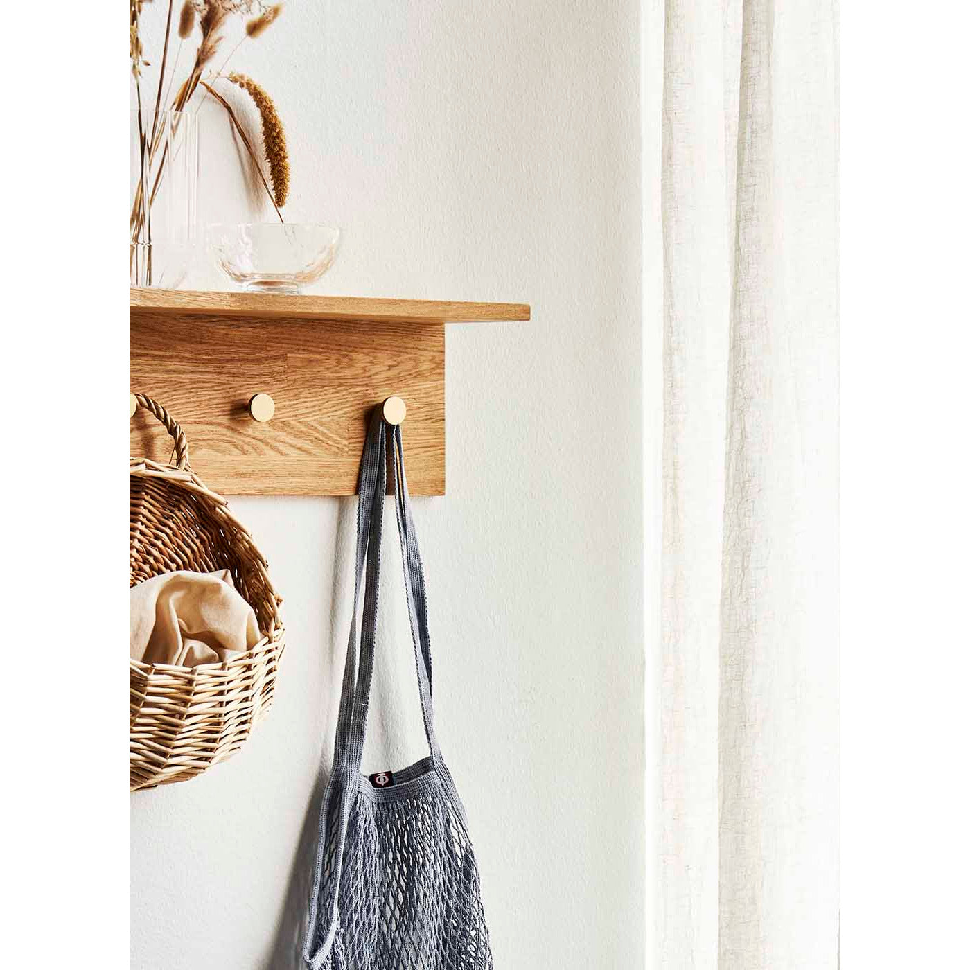 DOT knagerække med hylde i egetræ natur - 70 cm - MOUD HOME - DesignGaragen.dk