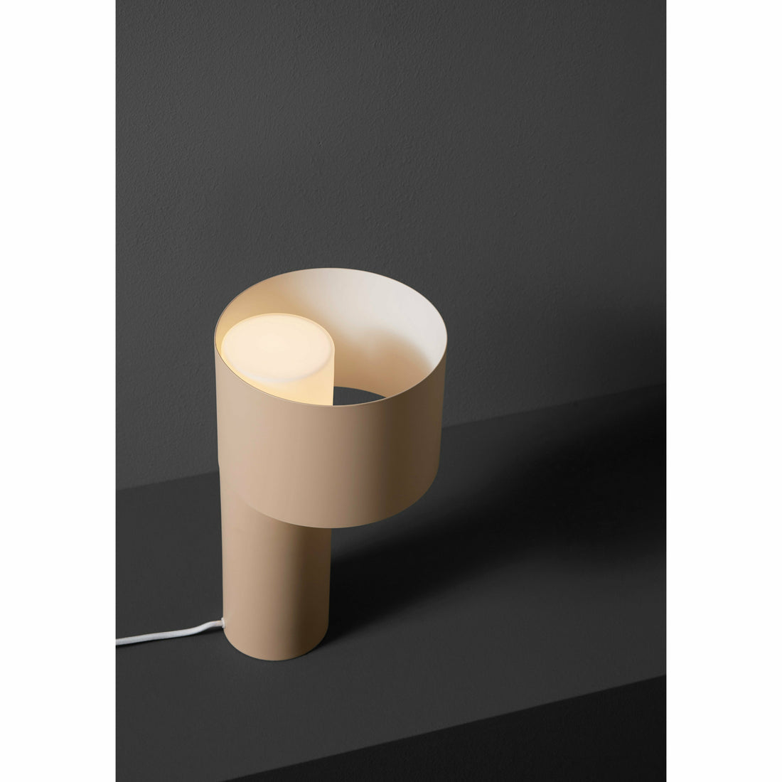 WOUD - Tangent table lamp - Desert sand - WOUD - DesignGaragen.dk