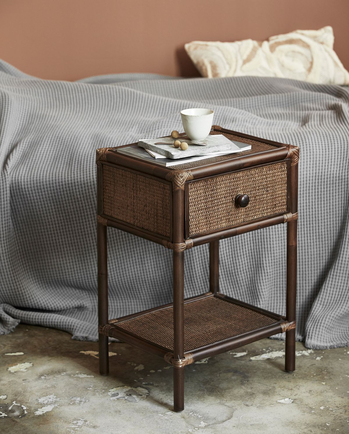 Mesa lateral de Hayes/mesa de cabeceira em Rattan - Brown