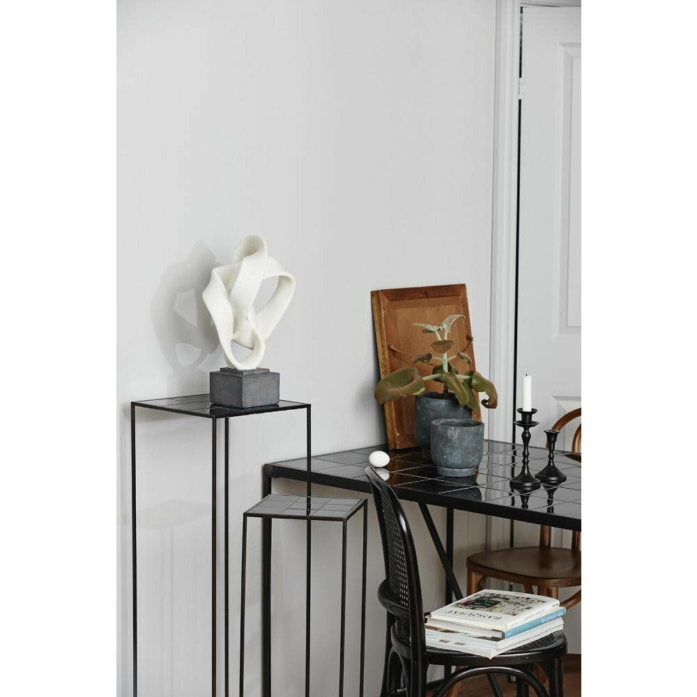 Escultura de Rosala para decoração - H43 cm - preto e branco