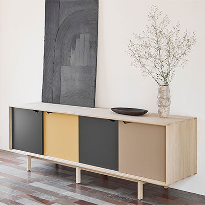 Andersen Furniture S1 sideboard - l200xd50xh68 cm - eg/sæbe med multi earth låger - DesignGaragen.dk.