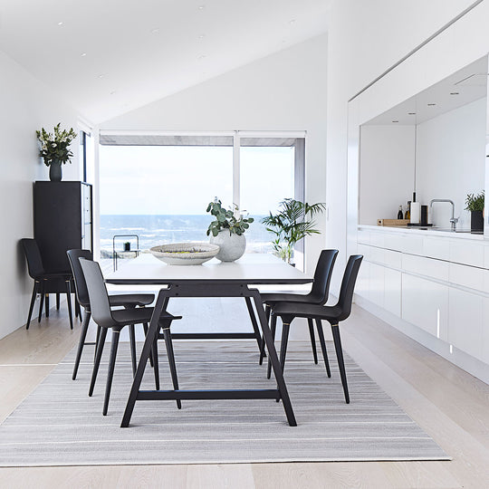 T1 udtræksbord i hvid laminat - understel i sort - 88x160xH72,5 - Andersen Furniture - DesignGaragen.dk